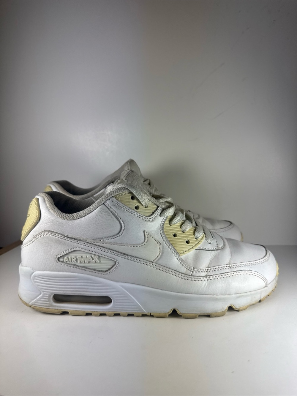 Nike Air Max 90 Triple White Size 6Y / Women’s Size 7.5 Leather Sneakers